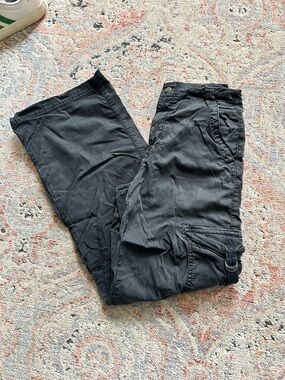 American Eagle Outfitters Women’s Black Cargo Pants with Side Pockets